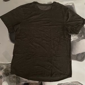 Large Mens Lululemon T-Shirt
